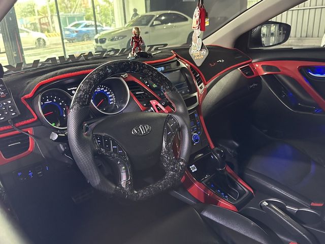HYUNDAI現代 ELANTRA  第5張相片