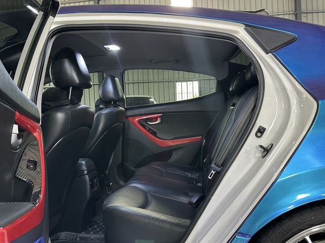 HYUNDAI現代 ELANTRA  第6張相片