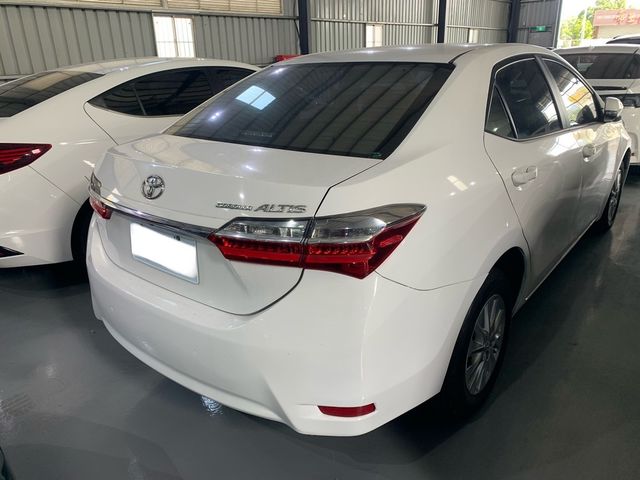 TOYOTA豐田 ALTIS  第3張相片