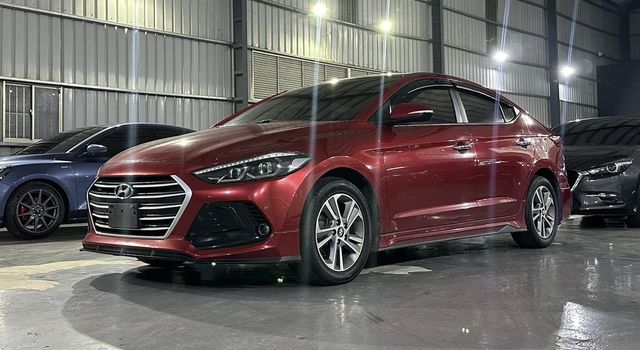 HYUNDAI現代 ELANTRA  第1張相片