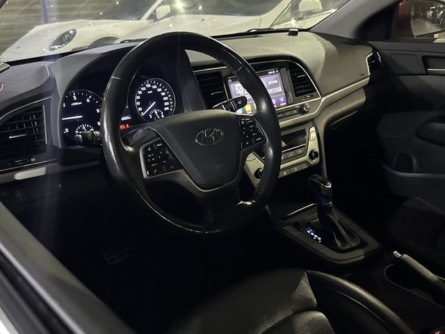 HYUNDAI現代 ELANTRA  第9張相片