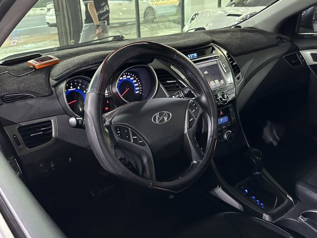 HYUNDAI現代 ELANTRA  第5張相片