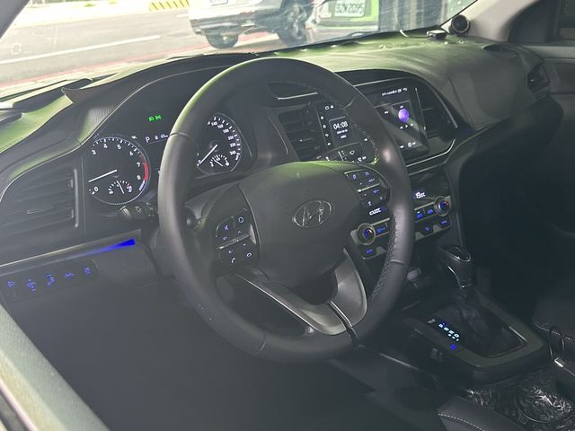 HYUNDAI現代 ELANTRA  第5張相片