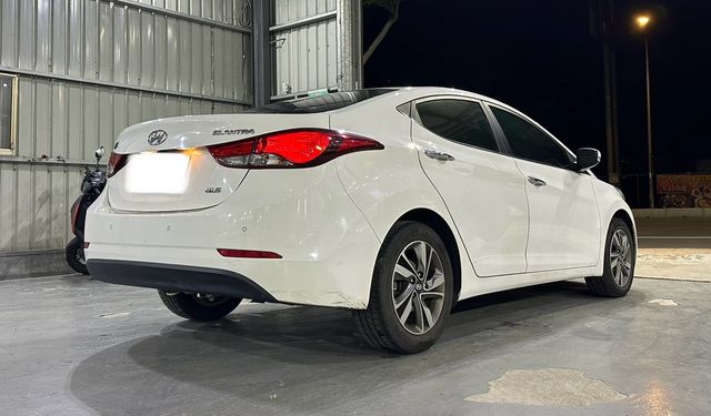 HYUNDAI現代 ELANTRA  第4張相片