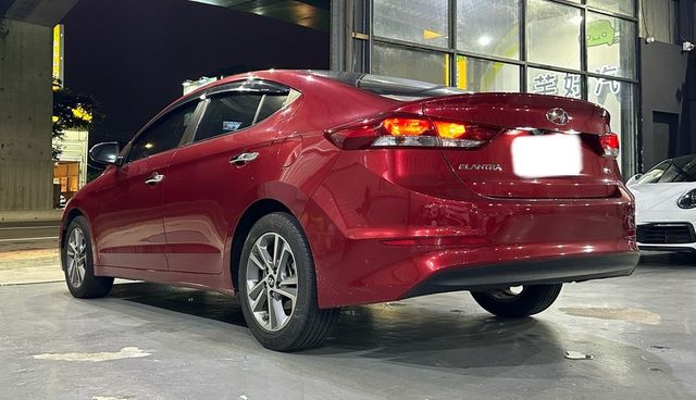 HYUNDAI現代 ELANTRA  第3張相片