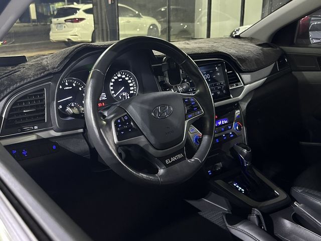 HYUNDAI現代 ELANTRA  第5張相片