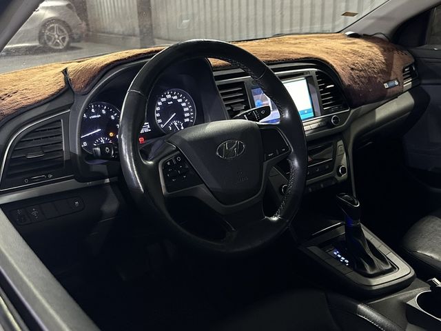 HYUNDAI現代 ELANTRA  第5張相片