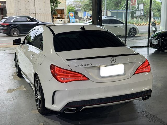 M-BENZ賓士 CLA250  第3張相片