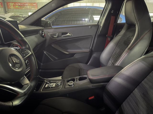 M-BENZ賓士 A45 AMG  第5張相片