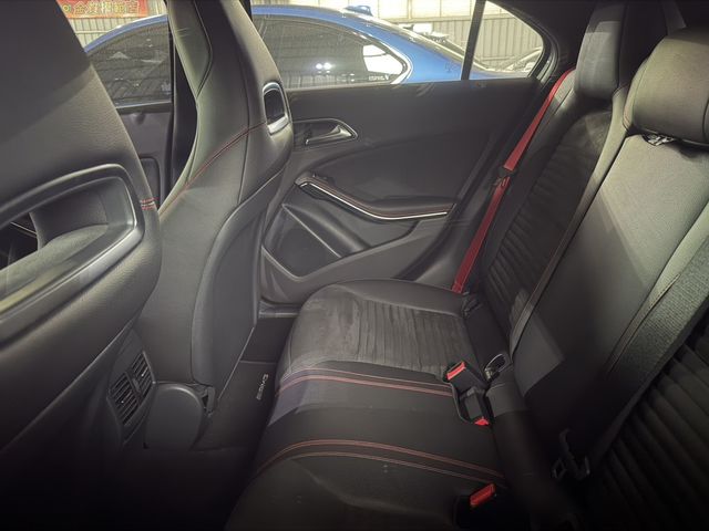 M-BENZ賓士 A45 AMG  第6張相片