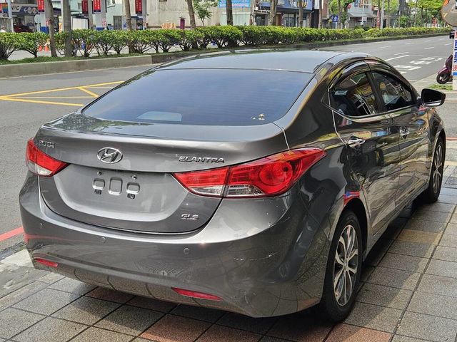 HYUNDAI現代 ELANTRA  第2張相片