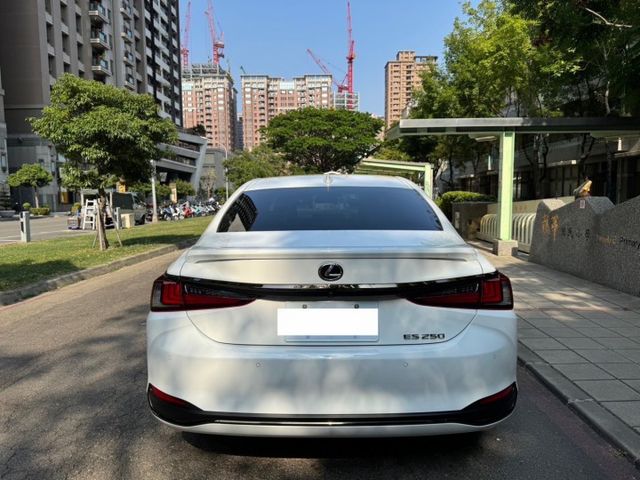 2023年ES250 天窗 電動椅 環景  第5張相片