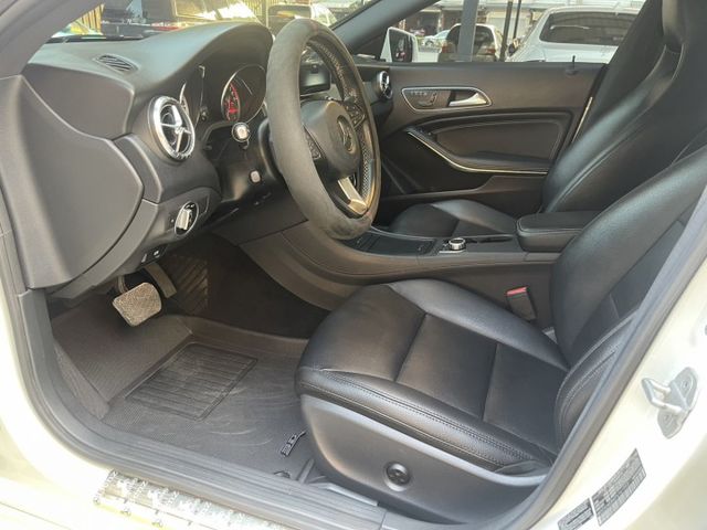 2014年CLA250 原鈑件AMG 全景天窗 電動椅 快撥 全車已改裝好了  第11張相片