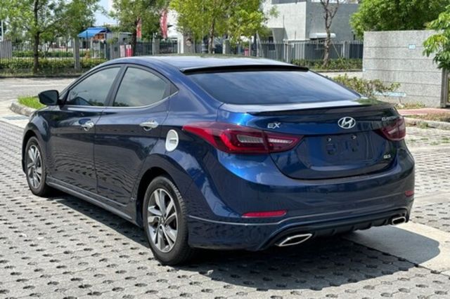 HYUNDAI現代 ELANTRA  第2張相片