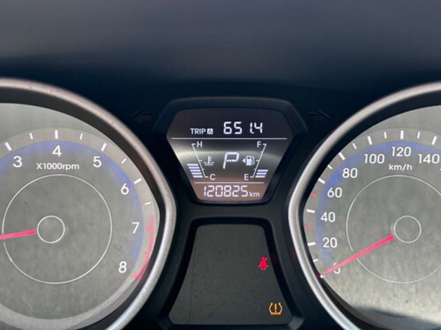 HYUNDAI現代 ELANTRA  第11張相片