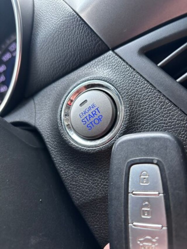 HYUNDAI現代 ELANTRA  第11張相片