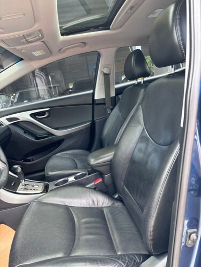 HYUNDAI現代 ELANTRA  第3張相片