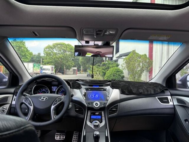 HYUNDAI現代 ELANTRA  第5張相片