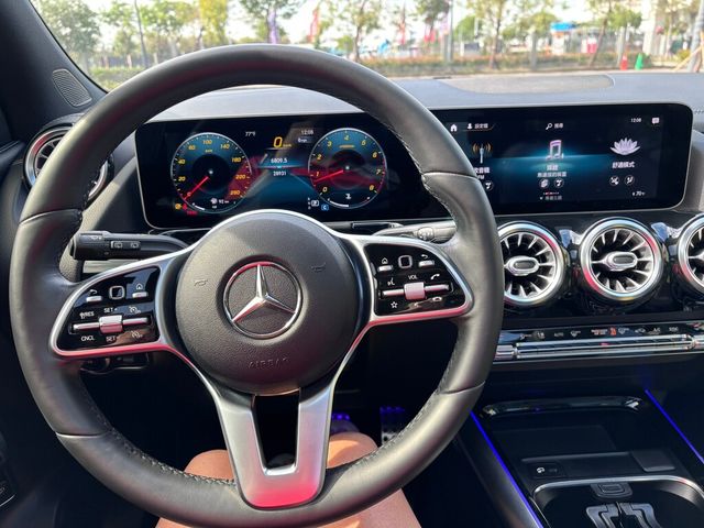 M-BENZ賓士 GLA250  第7張相片