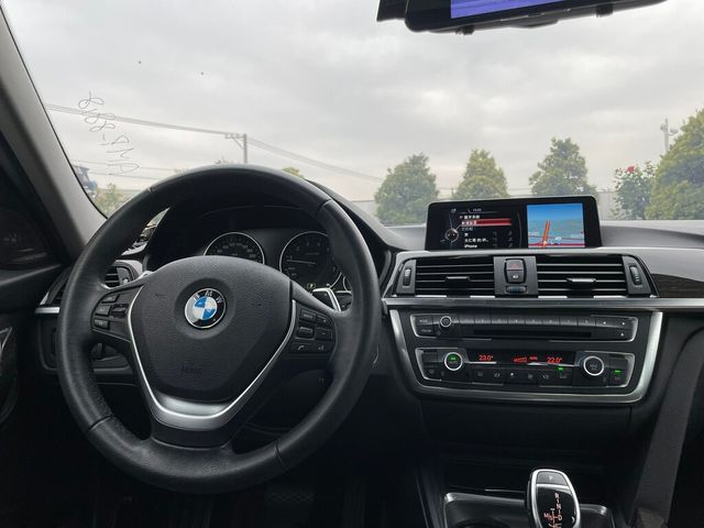 BMW寶馬 320I SPORT LINE  第7張相片