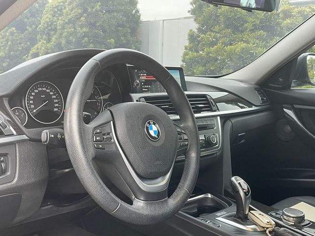 BMW寶馬 320I SPORT LINE  第8張相片