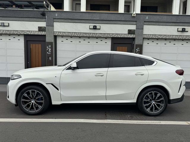 BMW寶馬 X6 XDRIVE40I  第2張相片
