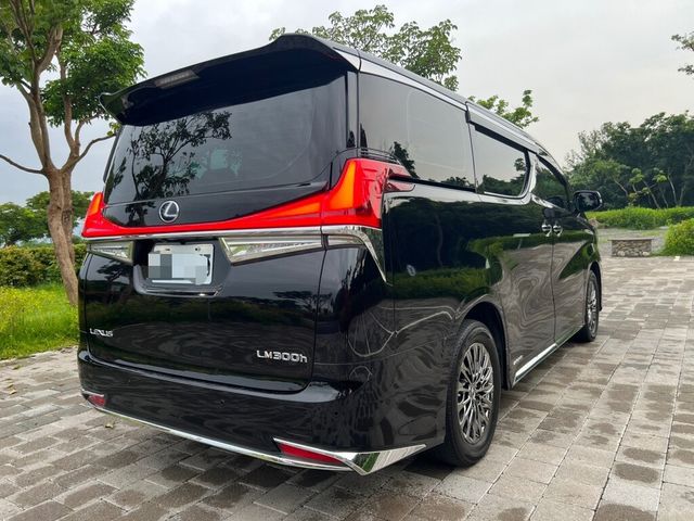LEXUS凌志 LM300H  第3張相片