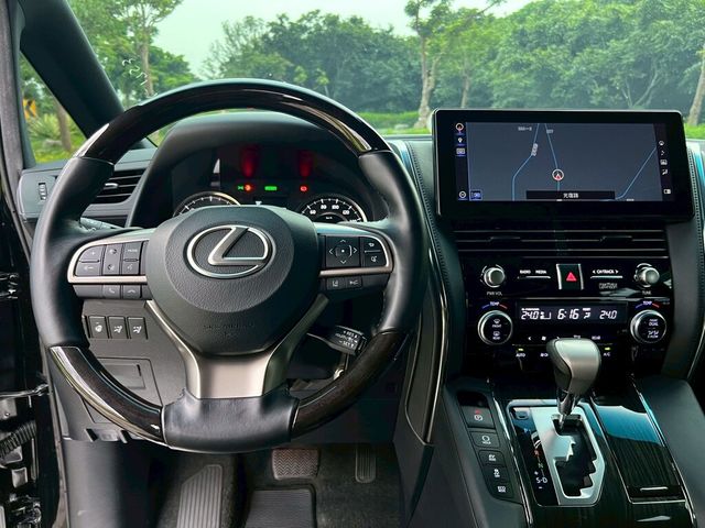LEXUS凌志 LM300H  第10張相片