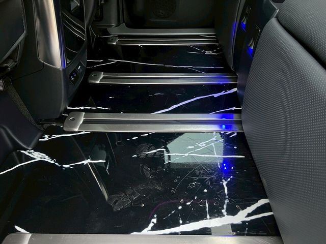 LEXUS凌志 LM300H  第11張相片