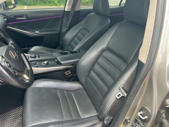 LEXUS凌志 IS200T  第5張相片