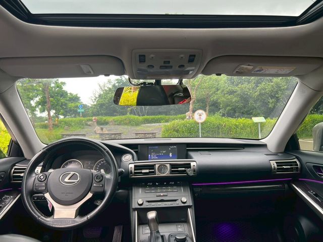 LEXUS凌志 IS200T  第8張相片