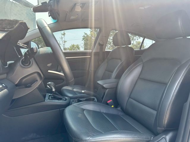 HYUNDAI現代 ELANTRA  第5張相片