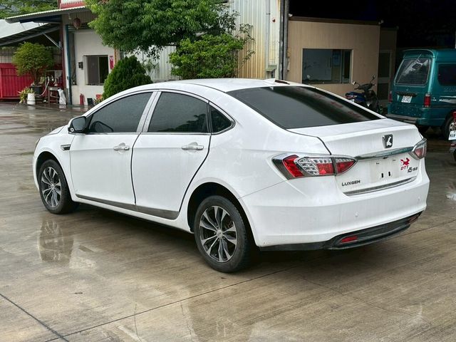 LUXGEN納智捷 5 SEDAN  第2張相片