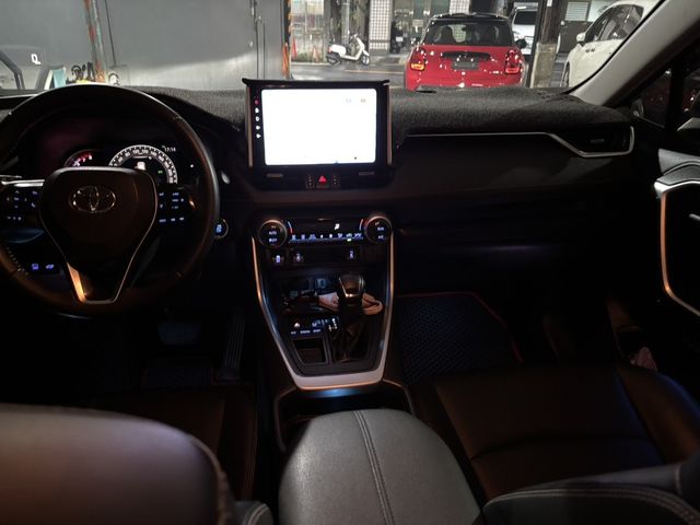 TOYOTA豐田 RAV4  第7張相片