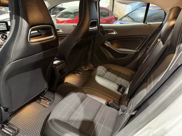 M-BENZ賓士 GLA200  第8張相片