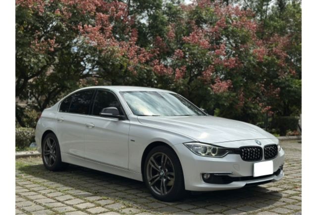 2014 320i 無待修 認證車鏈條已更換  第2張相片