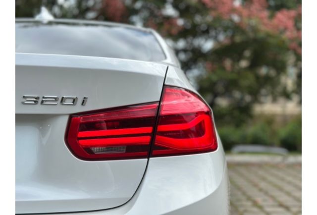 2014 320i 無待修 認證車鏈條已更換  第5張相片