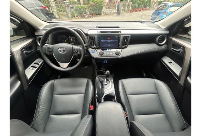 2017 Toyota Rav4  油電 認證車 無待修 跑11萬  第3張相片