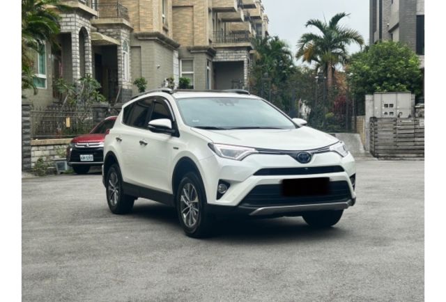 2017 Toyota Rav4  油電 認證車 無待修 跑11萬  第5張相片