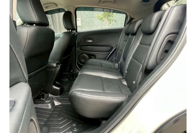 2017 白 Honda HRV-s 認證車 0981683647  第5張相片