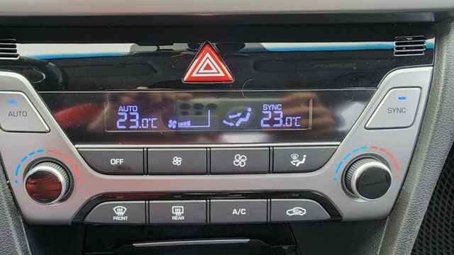 GLS版本/一手車/I KEY/雙區恆溫/衛星導航/倒車攝影/藍芽音樂  第13張相片