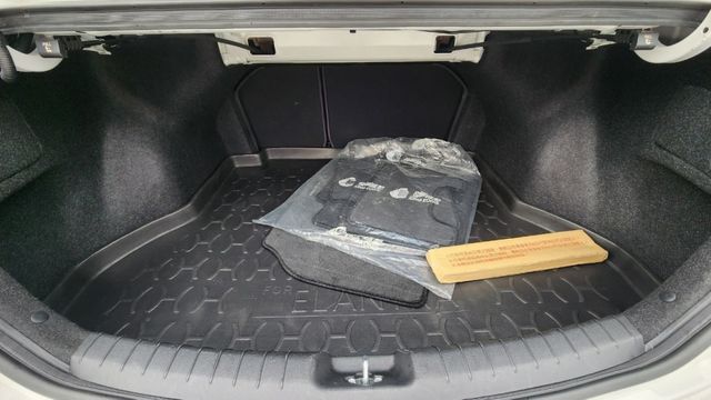 GLS版本/一手車/I KEY/雙區恆溫/衛星導航/倒車攝影/藍芽音樂  第16張相片