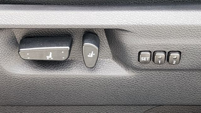 市場CP值最高七人座/旗艦版/HID頭燈//I KEY/車道偏離警示/雙電動側滑門/後座螢幕影音/360環景  第17張相片