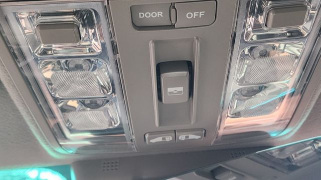 市場CP值最高七人座/旗艦版/HID頭燈//I KEY/車道偏離警示/雙電動側滑門/後座螢幕影音/360環景  第19張相片
