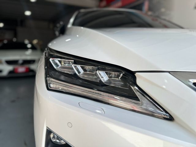 中控12.3吋儀表螢幕/天窗版/渦輪增壓器/LED頭燈/HUD抬頭顯示器/摸門免鑰匙/定速巡航/雙前冷熱電動椅/記憶電動  第4張相片