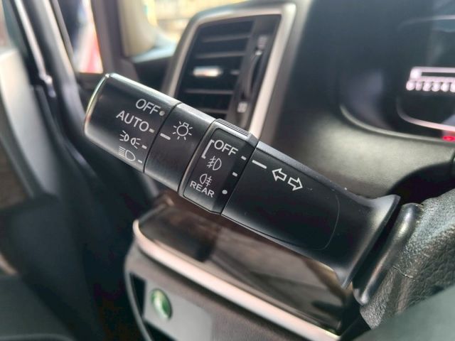藍牙 摸門解鎖 換檔撥片 恆溫空調 定速巡航 360度環景 LED頭尾燈 免鑰匙啟動  第7張相片