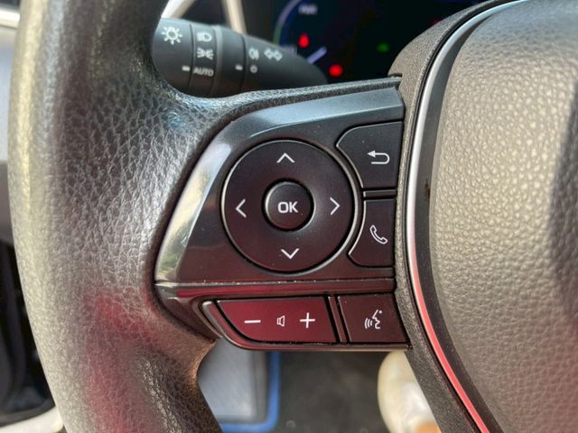 摸門解鎖 恆溫空調 免鑰匙啟動 ACC跟車 盲點偵測 Car Play 車道維持  第6張相片
