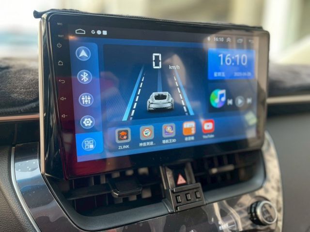 摸門解鎖 恆溫空調 免鑰匙啟動 ACC跟車 盲點偵測 Car Play 車道維持  第8張相片