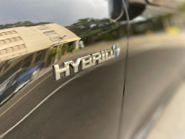 摸門解鎖 恆溫空調 免鑰匙啟動 ACC跟車 盲點偵測 Car Play 車道維持  第16張相片