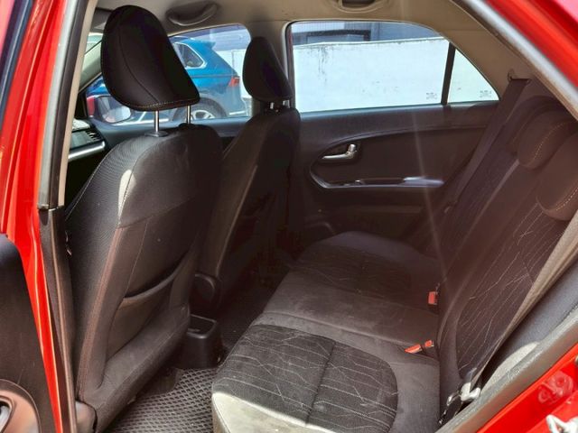 輕巧可愛 代步省油 藍牙影音 倒車顯影 倒車雷達 多功能方向盤  第11張相片